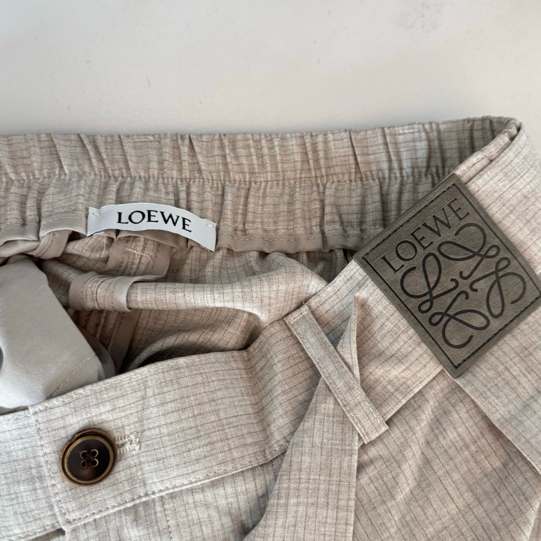 LOEWE🌟2026年夏季新款休闲裤🆕采用优质面料，具有质感，松紧腰带设计，超级时尚洋气！码数：S-XL 男女同款