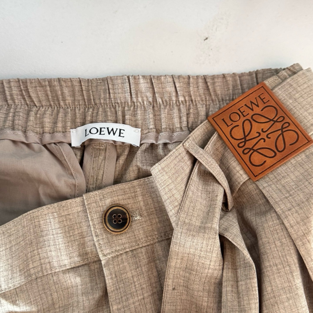 LOEWE🌟2026年夏季新款休闲裤🆕采用优质面料，具有质感，松紧腰带设计，超级时尚洋气！码数：S-XL 男女同款