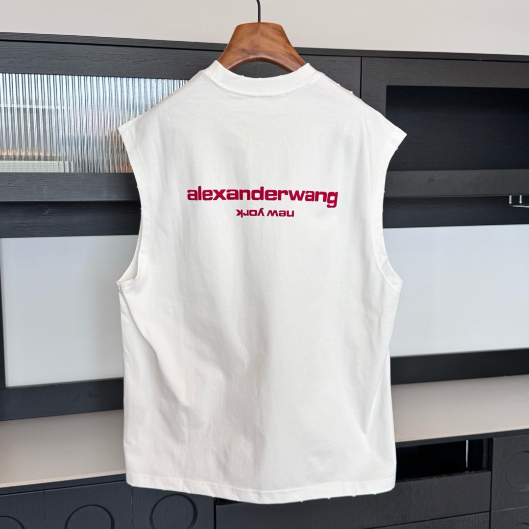 Alexander🌟2026年夏季新款背心，采用优质棉质面料，亲肤舒适！版型完美！百搭款！logo设计别具一格，上身效果
