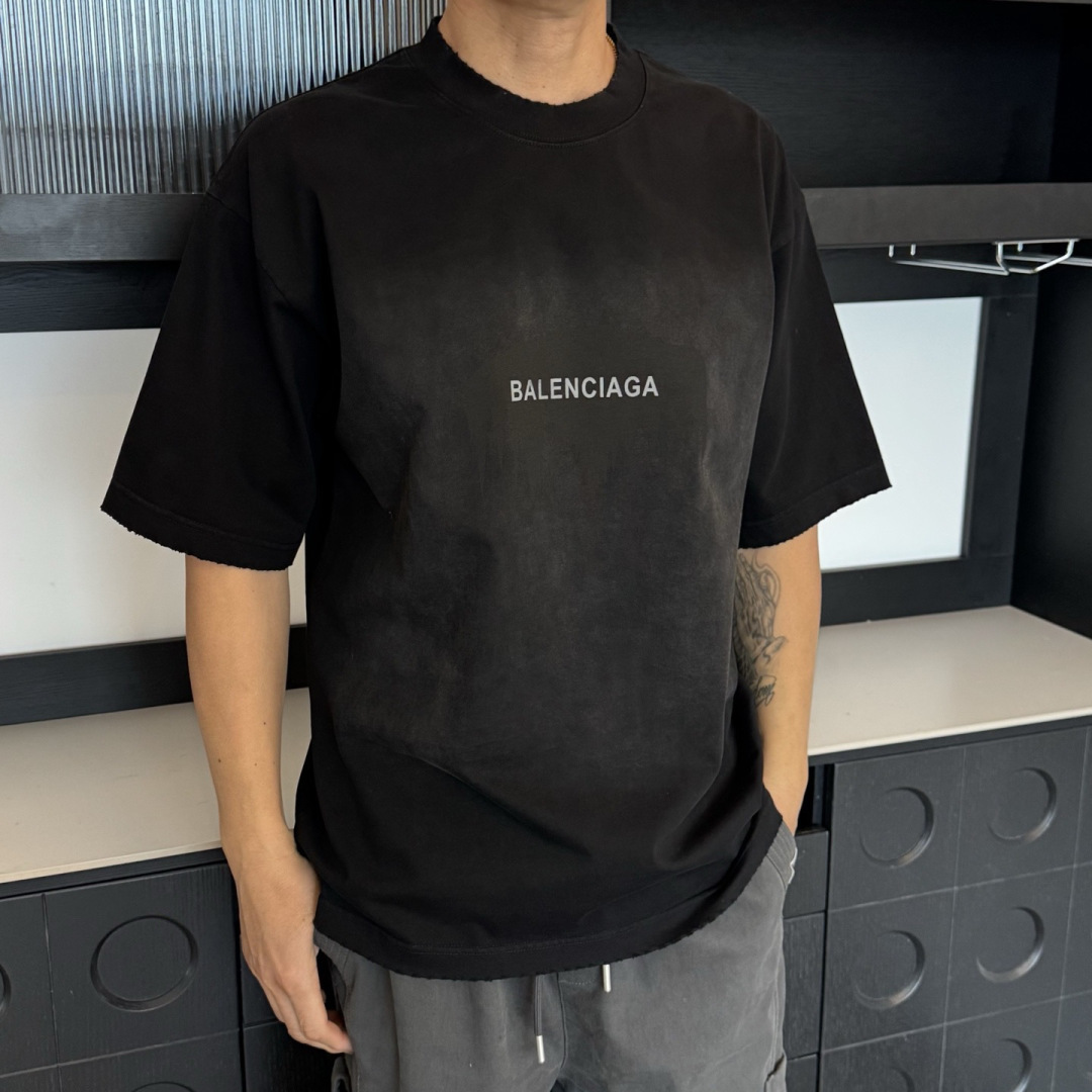 巴黎🌟2026年新款春季短袖🆕采用纯棉面料，手感细腻，超级时尚洋气！码数：XS-XL男女同款