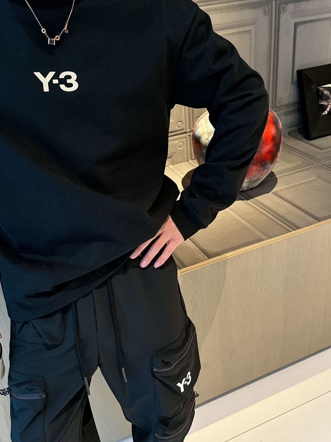 新款🌟Y3，采用进口360克棉材质制作而成，柔软的面料触感，贴身穿着亲肤舒适，经典植绒压胶Y-3字母图案设计，非常的新颖