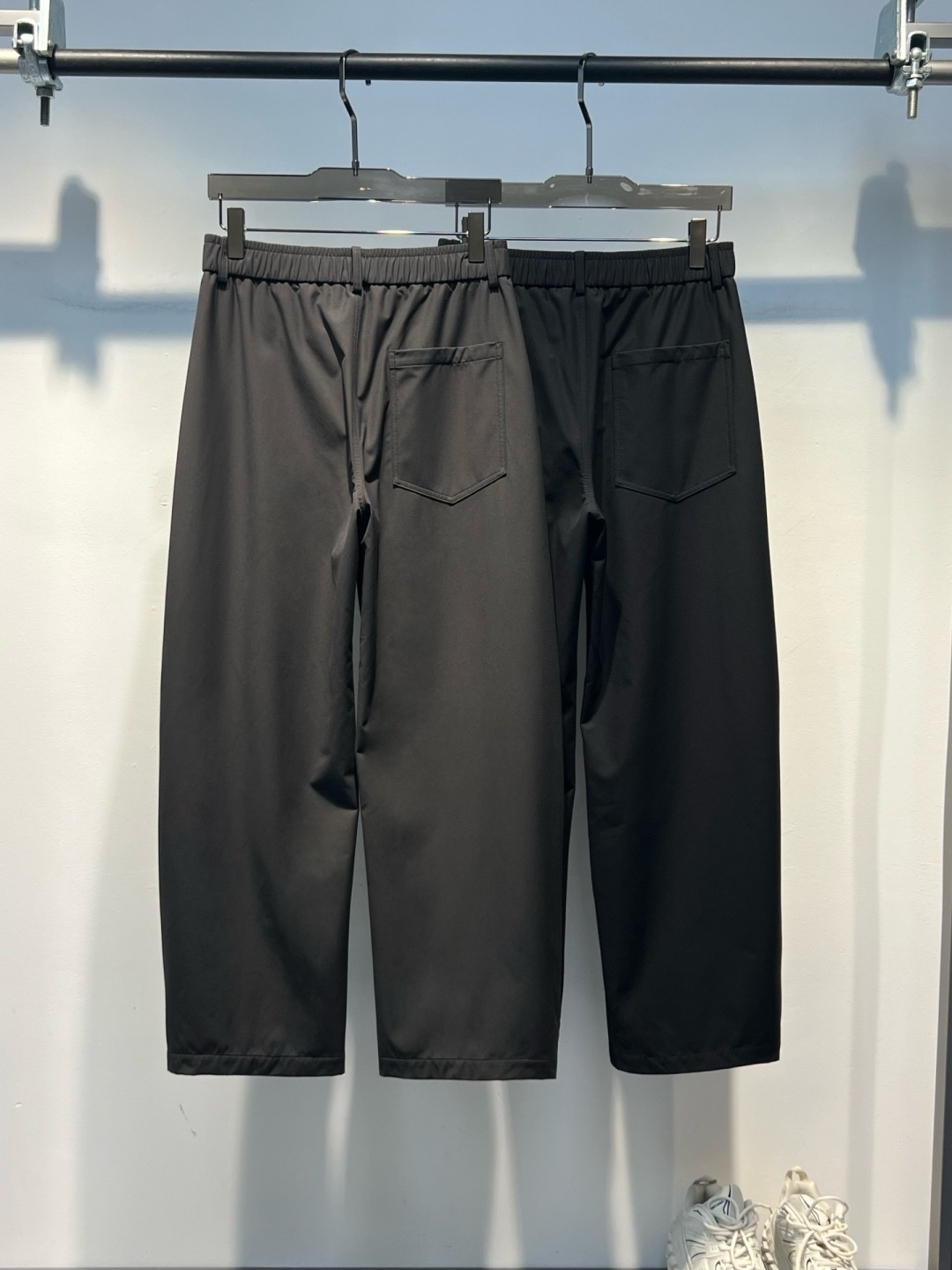 秋冬新款裤子上新🔥 颜色：黑，绿 码数：M-3XL 款号：7018