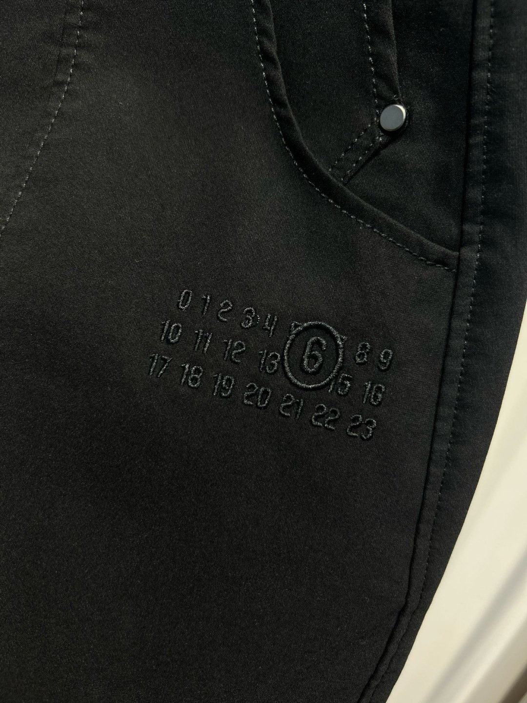 秋冬新款裤子上新🔥 颜色：黑 码数：M-3XL 款号：7002