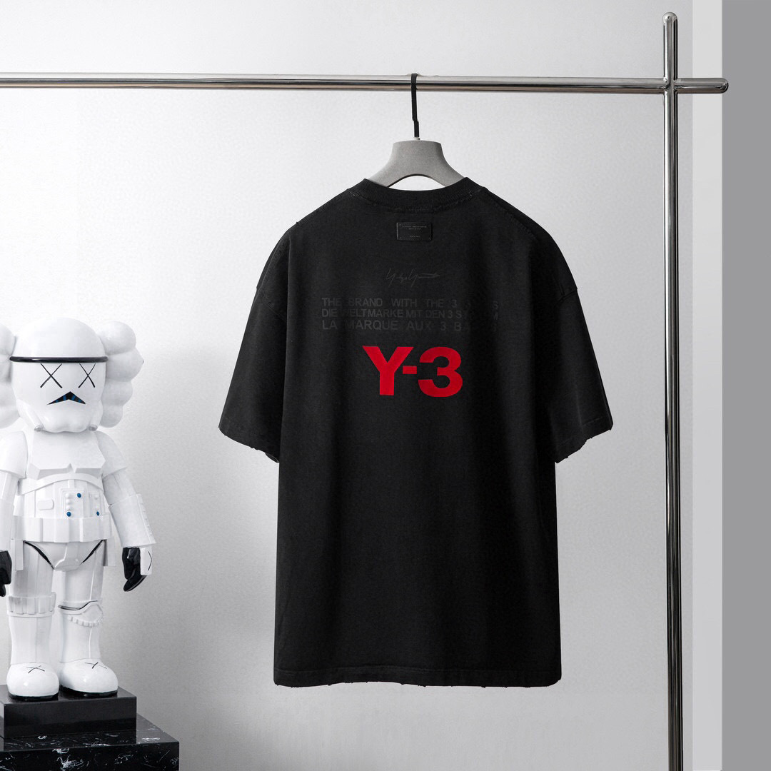 品牌：Y-3 季度：春夏 颜色：黑色 白色 尺码：S-XXL 版型：宽松版 短袖T 成分：100%棉 工艺：激光烫花 P