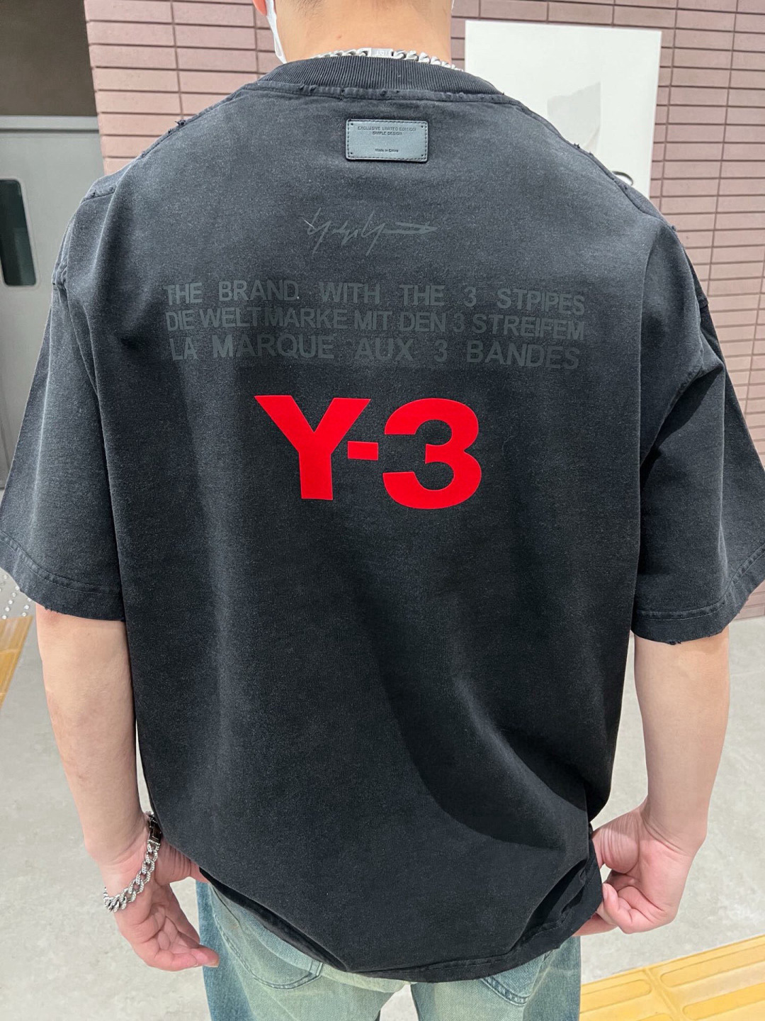 品牌：Y-3 季度：春夏 颜色：黑色 白色 尺码：S-XXL 版型：宽松版 短袖T 成分：100%棉 工艺：激光烫花 P