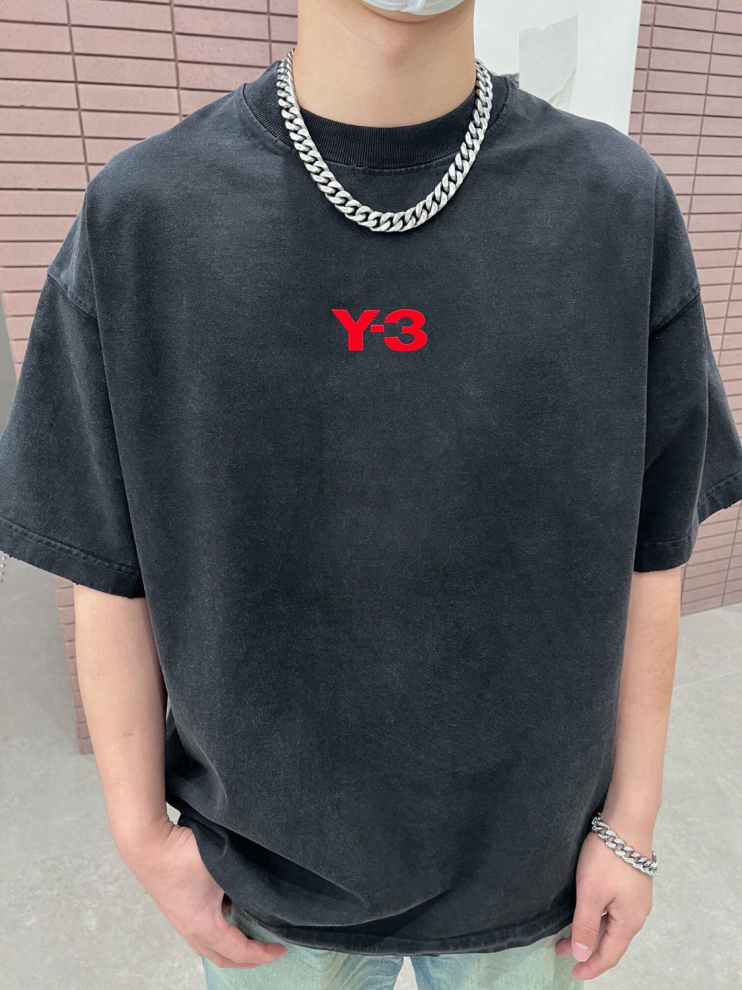 品牌：Y-3 季度：春夏 颜色：黑色 白色 尺码：S-XXL 版型：宽松版 短袖T 成分：100%棉 工艺：激光烫花 P