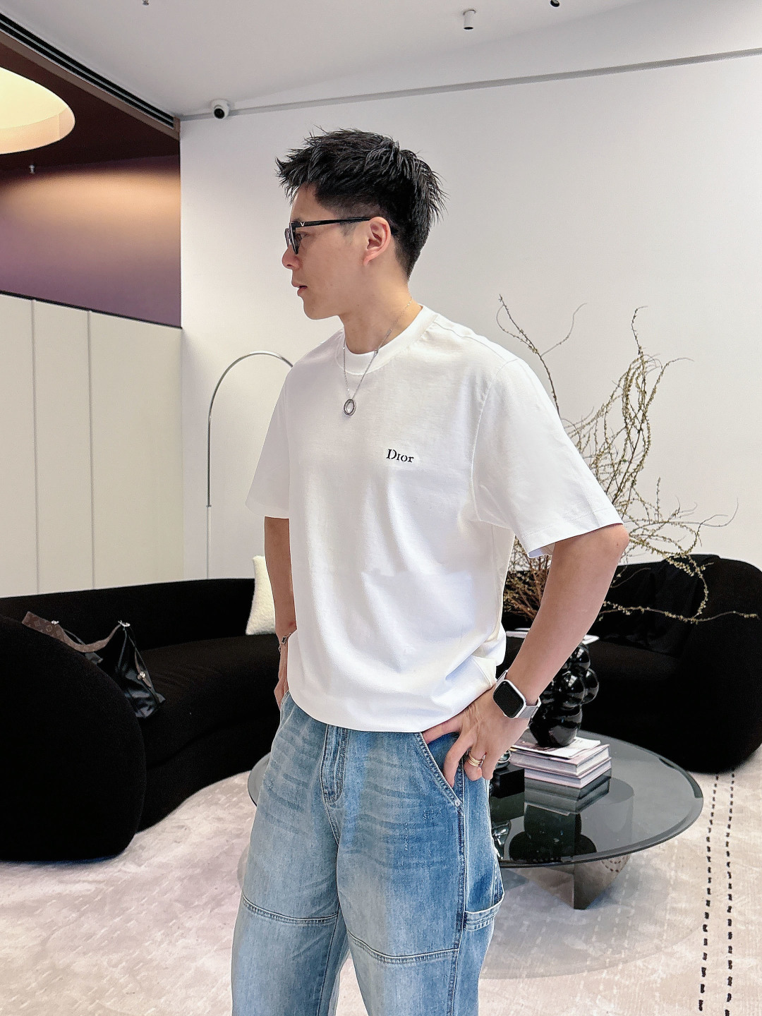 CD2026春夏新款短袖 对面料控有极高要求的 买它!!! 衣橱必备经典款式 胸口经典logo图案刺绣设计 与后背下摆蜜 CD2026春夏新款短袖 对面料控有极高要求的 买它!!! 衣橱必备经典款式 胸口经典logo图案刺绣设计 与后背下摆蜜
