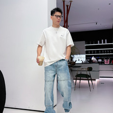 CD2026春夏新款短袖 对面料控有极高要求的 买它!!! 衣橱必备经典款式 胸口经典logo图案刺绣设计 与后背下摆蜜 CD2026春夏新款短袖 对面料控有极高要求的 买它!!! 衣橱必备经典款式 胸口经典logo图案刺绣设计 与后背下摆蜜