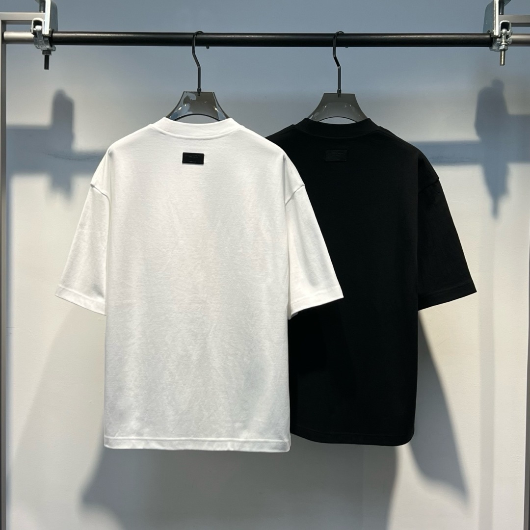 秋冬新款磨毛T恤上新🔥 颜色：黑，白，灰 码数：S-XL 款号：305