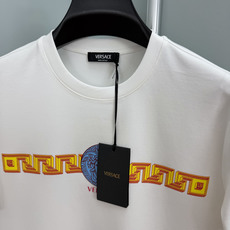 Versace.范思哲 FW26新品Medusa Greca印花莫代尔棉短袖T恤,正面胸前饰有新季元素Greca和Med Versace.范思哲 FW26新品Medusa Greca印花莫代尔棉短袖T恤,正面胸前饰有新季元素Greca和Med