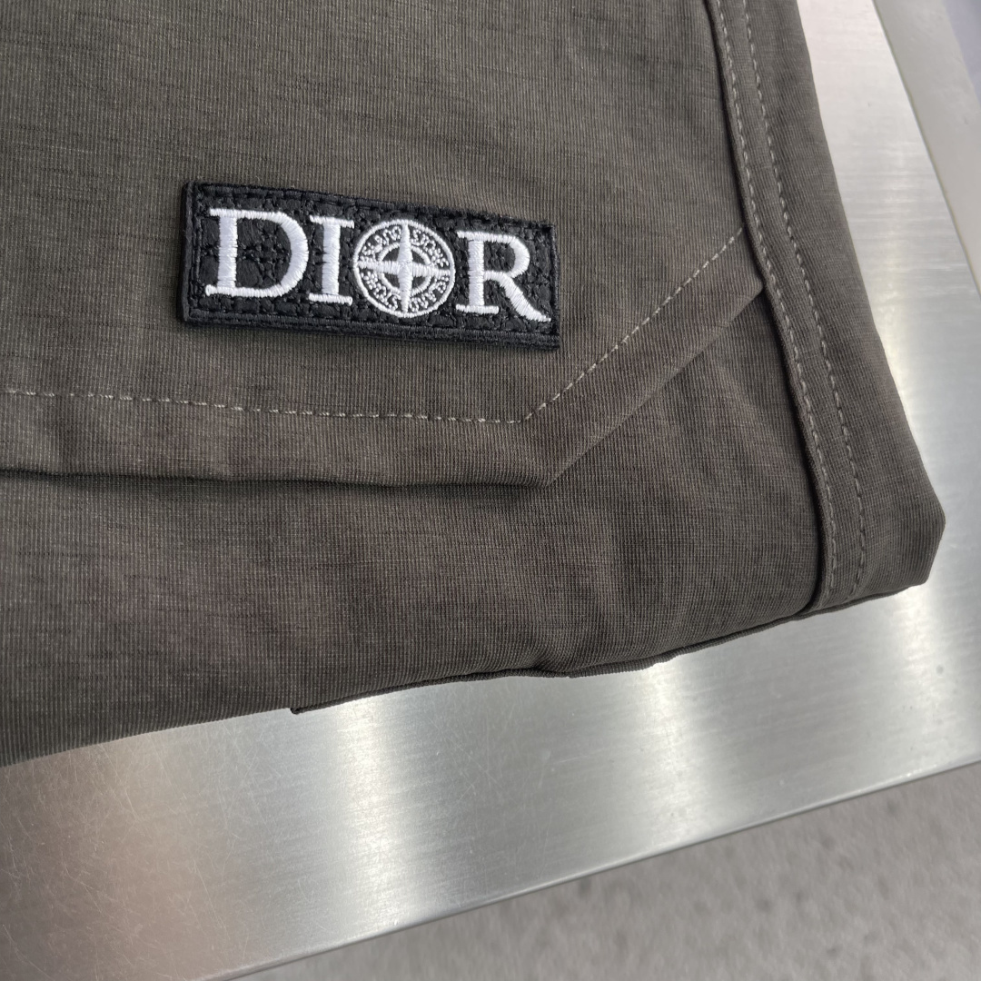 -Dio    26年秋冬新款工装风休闲裤裤，采用高定优质面料 质感好 亲肤舒适宽松直筒版型 腰部松紧抽绳设计 弹性好 