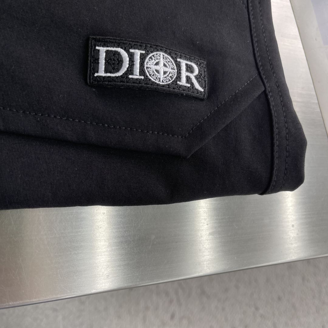 -Dio    26年秋冬新款工装风休闲裤裤，采用高定优质面料 质感好 亲肤舒适宽松直筒版型 腰部松紧抽绳设计 弹性好 