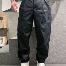 LOW2026春夏新款休闲裤 功能性黑科技面料亲肤舒适吸汗速干透气! 百搭款!品质绝对好闭眼入手的质量,买到等于赚到的节 LOW2026春夏新款休闲裤 功能性黑科技面料亲肤舒适吸汗速干透气! 百搭款!品质绝对好闭眼入手的质量,买到等于赚到的节
