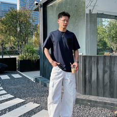 CD2026春夏新款高端休闲短袖T恤 胸口品牌logo皮标压印 时尚潮流 上身就知道是顶级牛货。略宽松版型,低调气质单品 CD2026春夏新款高端休闲短袖T恤 胸口品牌logo皮标压印 时尚潮流 上身就知道是顶级牛货。略宽松版型,低调气质单品