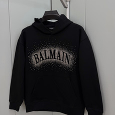 Balmain.巴尔曼 FW26新品字母满天星水晶微阔版套头连帽卫衣,秀场同款、正面镂空品牌字母缀饰满天星水晶超闪耀✨奢 Balmain.巴尔曼 FW26新品字母满天星水晶微阔版套头连帽卫衣,秀场同款、正面镂空品牌字母缀饰满天星水晶超闪耀✨奢
