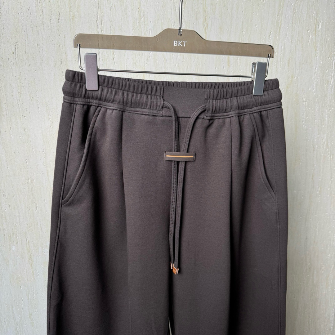 ZEGNA🌟2026年早秋新款休闲裤🆕采用优质面料，具有质感，松紧腰带设计，超级时尚洋气！码数：S-3XL 男女同款