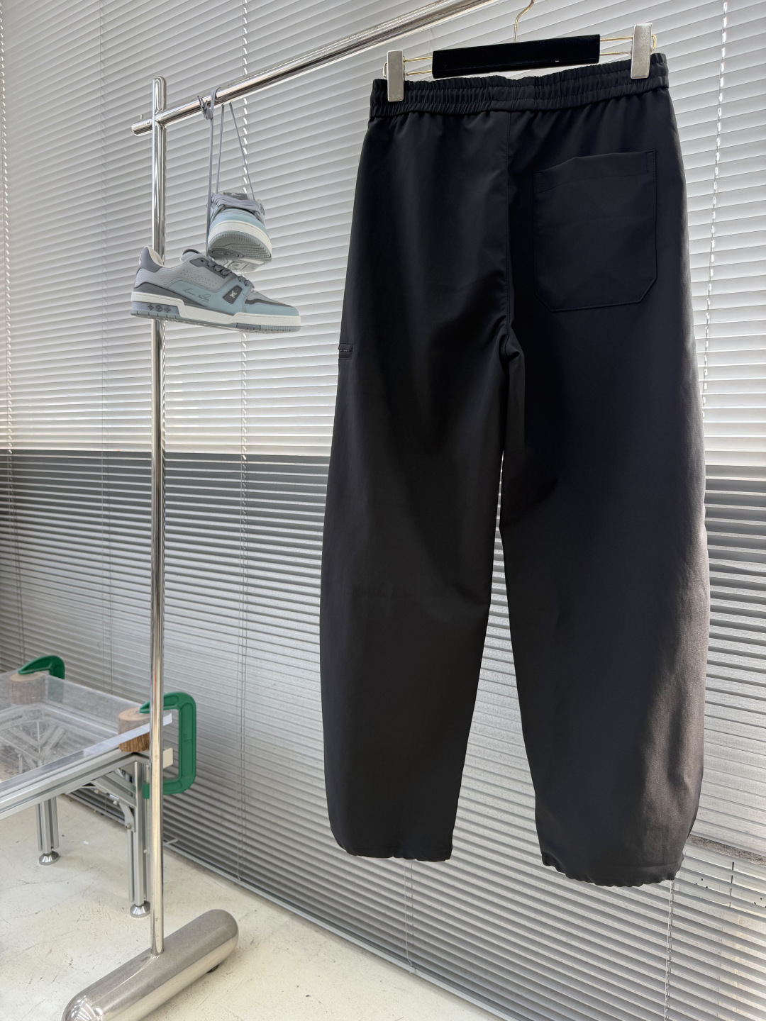 -Balenciag     26年新款秋冬工装风休闲裤，高定优质面料，直筒版型，面料细腻 依旧有挺阔感 面料整体感觉偏
