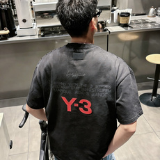 品牌:Y-3 季度:2026春夏 颜色:黑色 白色 尺码:S-XXL 版型:宽松版 短袖T 成分:100%棉 工艺:激光 品牌:Y-3 季度:2026春夏 颜色:黑色 白色 尺码:S-XXL 版型:宽松版 短袖T 成分:100%棉 工艺:激光