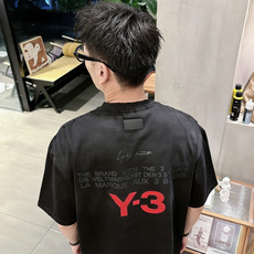 品牌:Y-3 季度:2026春夏 颜色:黑色 白色 尺码:S-XXL 版型:宽松版 短袖T 成分:100%棉 工艺:激光 品牌:Y-3 季度:2026春夏 颜色:黑色 白色 尺码:S-XXL 版型:宽松版 短袖T 成分:100%棉 工艺:激光
