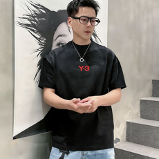 品牌:Y-3 季度:2026春夏 颜色:黑色 白色 尺码:S-XXL 版型:宽松版 短袖T 成分:100%棉 工艺:激光 品牌:Y-3 季度:2026春夏 颜色:黑色 白色 尺码:S-XXL 版型:宽松版 短袖T 成分:100%棉 工艺:激光