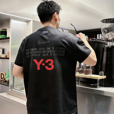 品牌:Y-3 季度:2026春夏 颜色:黑色 白色 尺码:S-XXL 版型:宽松版 短袖T 成分:100%棉 工艺:激光 品牌:Y-3 季度:2026春夏 颜色:黑色 白色 尺码:S-XXL 版型:宽松版 短袖T 成分:100%棉 工艺:激光