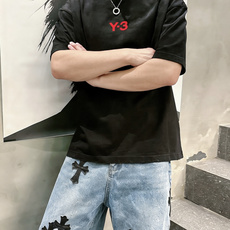 品牌:Y-3 季度:2026春夏 颜色:黑色 白色 尺码:S-XXL 版型:宽松版 短袖T 成分:100%棉 工艺:激光 品牌:Y-3 季度:2026春夏 颜色:黑色 白色 尺码:S-XXL 版型:宽松版 短袖T 成分:100%棉 工艺:激光