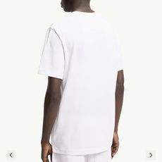 Moncler.蒙口 FW26新品印花标识莫代尔棉短袖T恤,正面胸前饰新季印花设计彰显别具一格的Moncler气质,为经 Moncler.蒙口 FW26新品印花标识莫代尔棉短袖T恤,正面胸前饰新季印花设计彰显别具一格的Moncler气质,为经