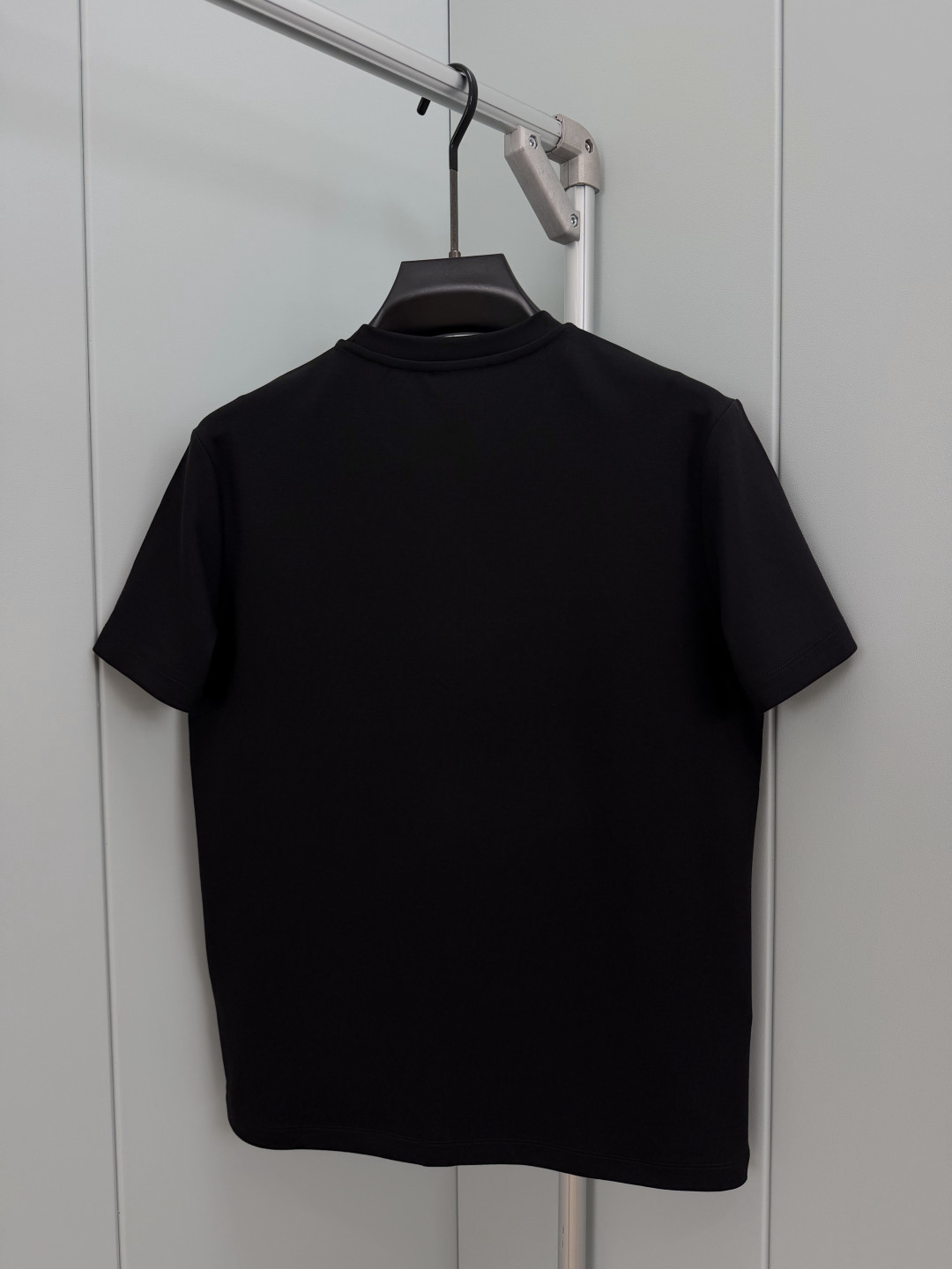 Moncler.蒙口 FW26新品印花标识莫代尔棉短袖T恤，正面胸前饰新季印花设计彰显别具一格的Moncler气质，为经