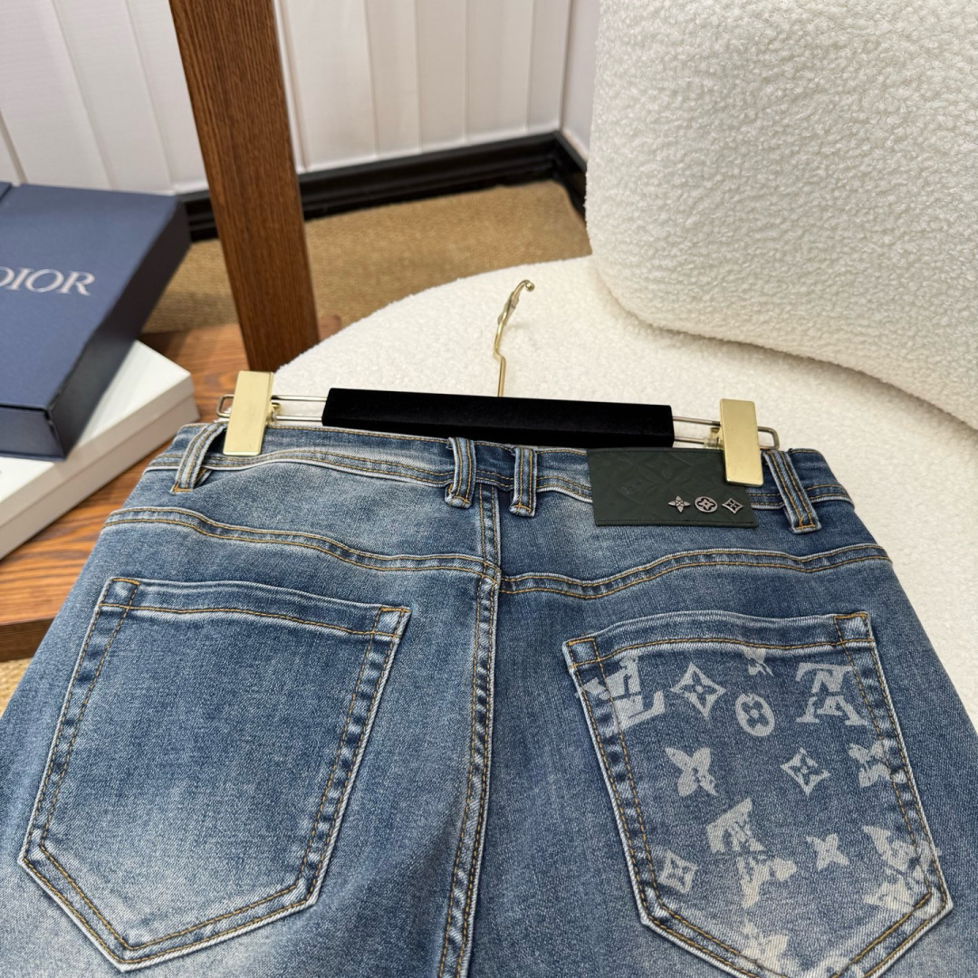 Lv 新品上市 FW四季款新款男士休闲牛仔裤，顶级品质！渠道订单，官网同步出售！！原厂订制牛仔全棉材质！适合休闲/正装各