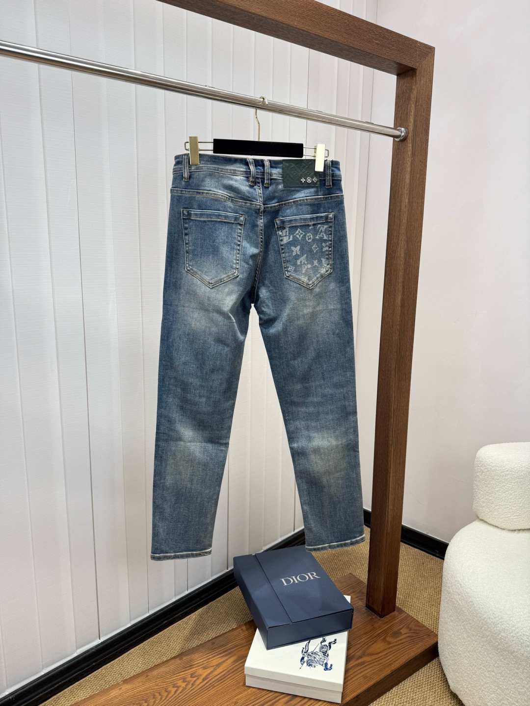 Lv 新品上市 FW四季款新款男士休闲牛仔裤，顶级品质！渠道订单，官网同步出售！！原厂订制牛仔全棉材质！适合休闲/正装各