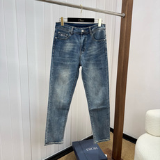 Lv 新品上市 FW四季款新款男士休闲牛仔裤,顶级品质!渠道订单,官网同步出售!!原厂订制牛仔全棉材质!适合休闲/正装各 Lv 新品上市 FW四季款新款男士休闲牛仔裤,顶级品质!渠道订单,官网同步出售!!原厂订制牛仔全棉材质!适合休闲/正装各