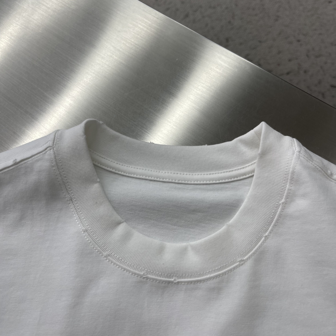 -Acne Studio     植绒 无袖背心 字母1996图案 辅以植绒印花工艺 成衣洗水 面料更柔软 顺滑 质感一