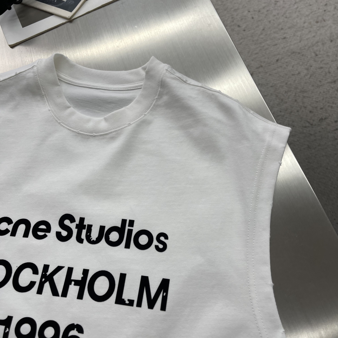 -Acne Studio     植绒 无袖背心 字母1996图案 辅以植绒印花工艺 成衣洗水 面料更柔软 顺滑 质感一