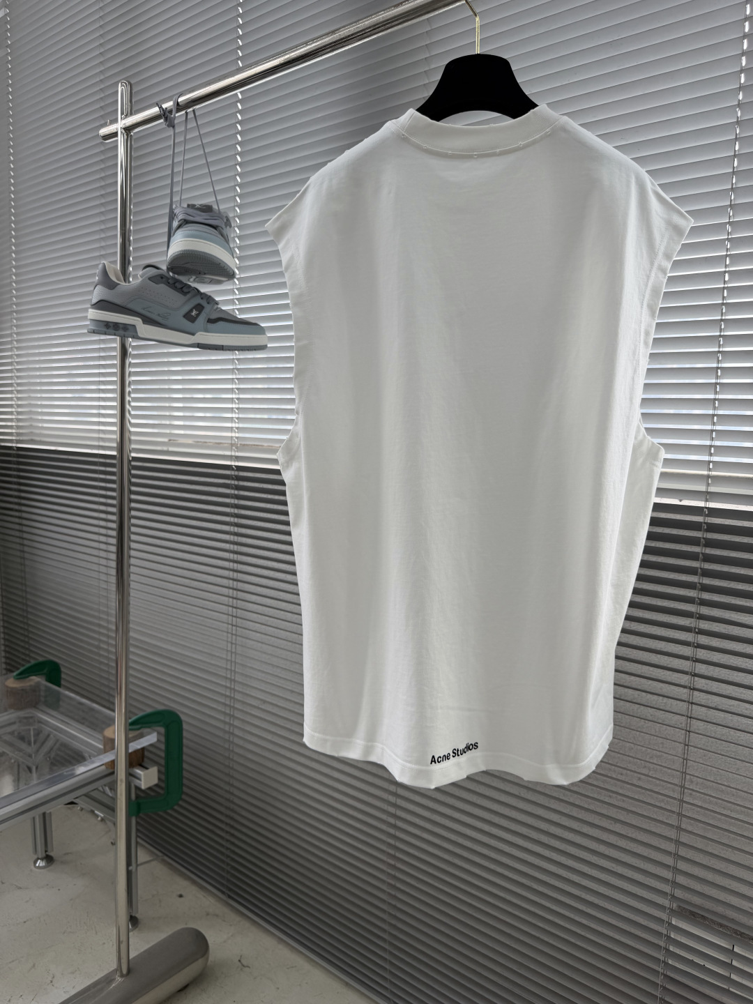 -Acne Studio     植绒 无袖背心 字母1996图案 辅以植绒印花工艺 成衣洗水 面料更柔软 顺滑 质感一
