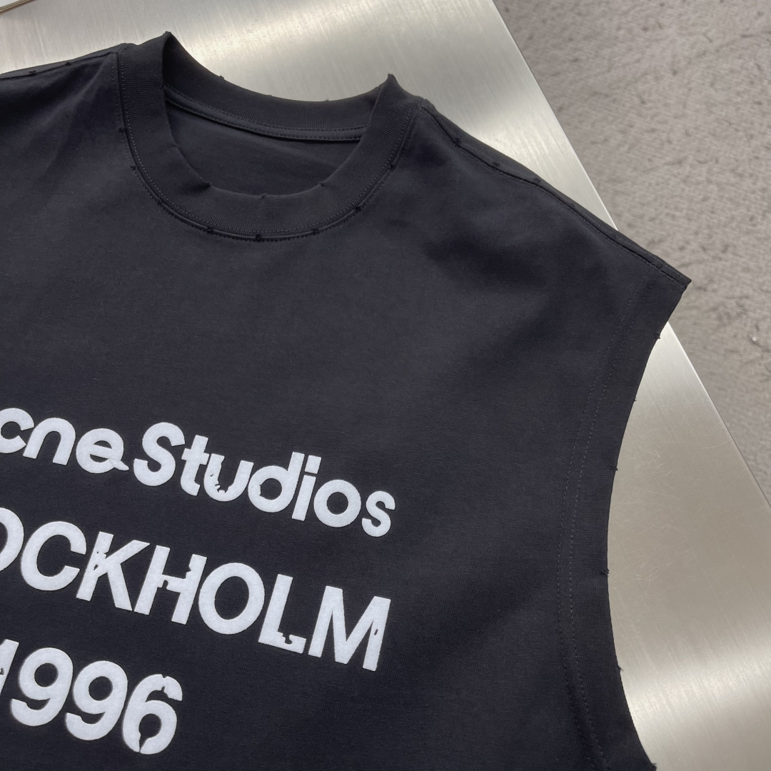 -Acne Studio     植绒 无袖背心 字母1996图案 辅以植绒印花工艺 成衣洗水 面料更柔软 顺滑 质感一