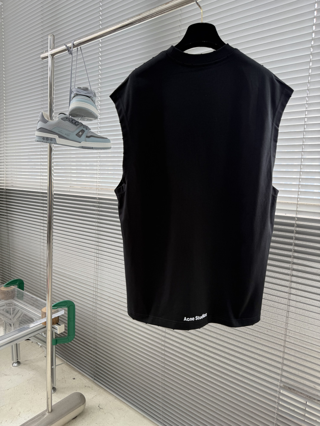 -Acne Studio     植绒 无袖背心 字母1996图案 辅以植绒印花工艺 成衣洗水 面料更柔软 顺滑 质感一