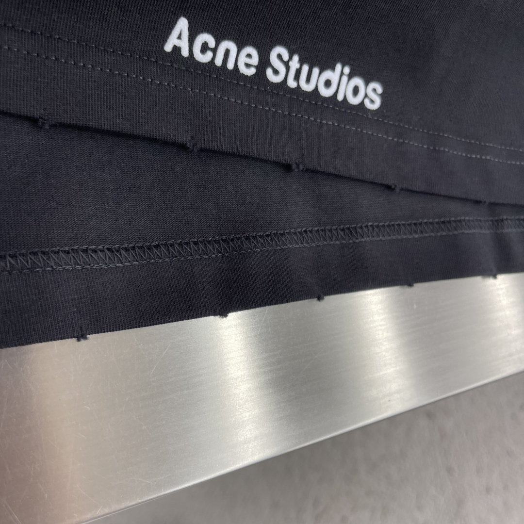 -Acne Studio     植绒 无袖背心 字母1996图案 辅以植绒印花工艺 成衣洗水 面料更柔软 顺滑 质感一