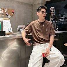 2026 S/S New 新品 1.颜色:黑色 白色 藏青色 金铜色 2.尺码:M-5XL 3.版型:微阔短袖T 4.成 2026 S/S New 新品 1.颜色:黑色 白色 藏青色 金铜色 2.尺码:M-5XL 3.版型:微阔短袖T 4.成