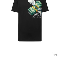 PHILIPP PLEIN SS26春夏新品钞票印花标识圆领短袖T恤,采用高支数高密度80支双股丝光棉,上身舒适透气、柔 PHILIPP PLEIN SS26春夏新品钞票印花标识圆领短袖T恤,采用高支数高密度80支双股丝光棉,上身舒适透气、柔