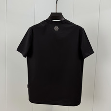 PHILIPP PLEIN SS26春夏新品钞票印花标识圆领短袖T恤,采用高支数高密度80支双股丝光棉,上身舒适透气、柔 PHILIPP PLEIN SS26春夏新品钞票印花标识圆领短袖T恤,采用高支数高密度80支双股丝光棉,上身舒适透气、柔