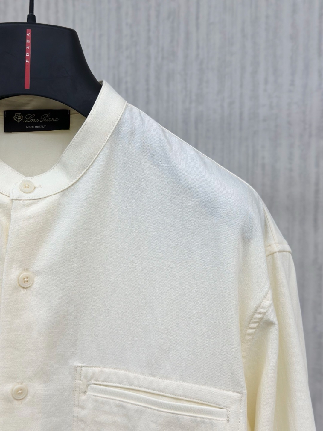 Loro piana 新款老钱风休闲长袖，采用天丝亚麻面料，衣服触感柔软亲肤，百分之百，视觉上很精致、有质感、高贵，非常