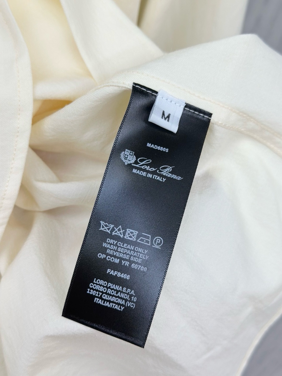 Loro piana 新款老钱风休闲长袖，采用天丝亚麻面料，衣服触感柔软亲肤，百分之百，视觉上很精致、有质感、高贵，非常