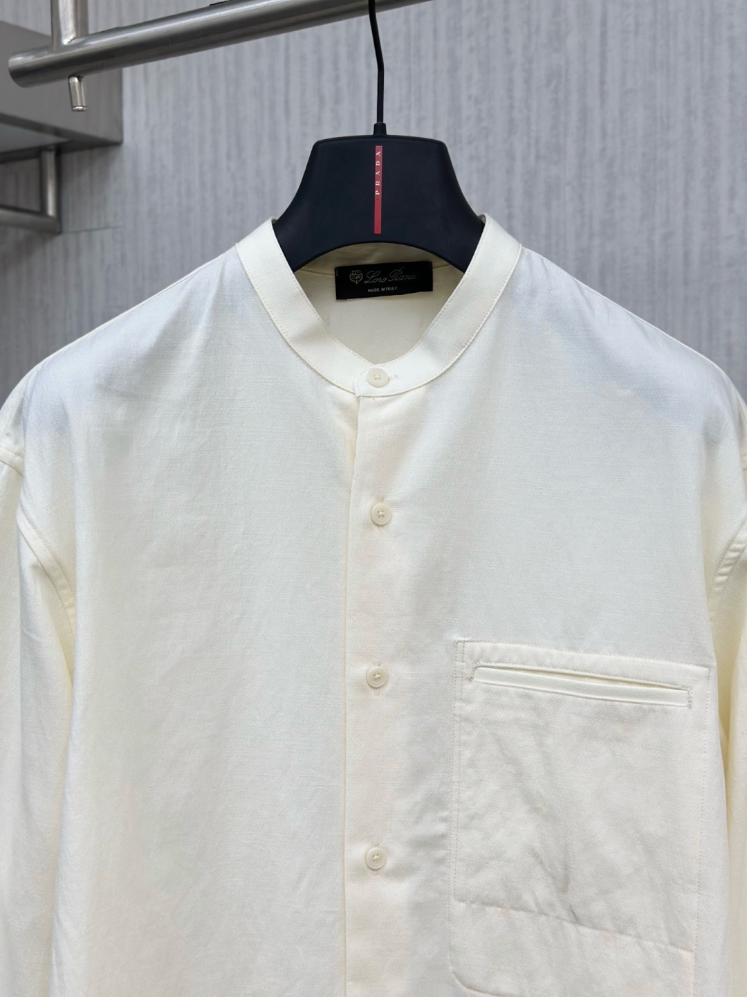 Loro piana 新款老钱风休闲长袖，采用天丝亚麻面料，衣服触感柔软亲肤，百分之百，视觉上很精致、有质感、高贵，非常