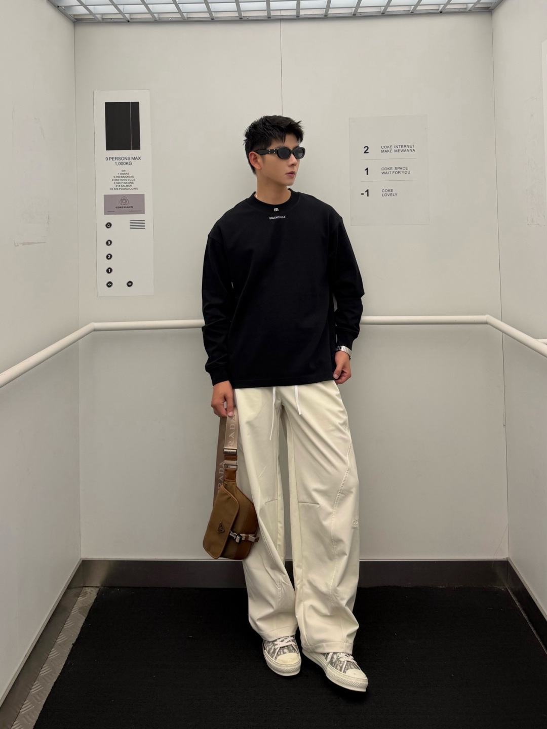 秋冬新款磨毛长袖上新🔥 颜色：黑，白 码数：S-XL 款号：203
