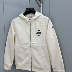 MONCLER.蒙口 FW26新品条纹刺绣徽章拉链连帽棉质卫衣外套开衫,正面胸前饰新季元素条纹刺绣徽章点缀焕新品牌标识, MONCLER.蒙口 FW26新品条纹刺绣徽章拉链连帽棉质卫衣外套开衫,正面胸前饰新季元素条纹刺绣徽章点缀焕新品牌标识,