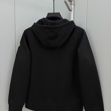MONCLER.蒙口 FW26新品条纹刺绣徽章拉链连帽棉质卫衣外套开衫,正面胸前饰新季元素条纹刺绣徽章点缀焕新品牌标识, MONCLER.蒙口 FW26新品条纹刺绣徽章拉链连帽棉质卫衣外套开衫,正面胸前饰新季元素条纹刺绣徽章点缀焕新品牌标识,