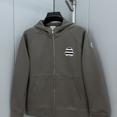 MONCLER.蒙口 FW26新品条纹刺绣徽章拉链连帽棉质卫衣外套开衫,正面胸前饰新季元素条纹刺绣徽章点缀焕新品牌标识, MONCLER.蒙口 FW26新品条纹刺绣徽章拉链连帽棉质卫衣外套开衫,正面胸前饰新季元素条纹刺绣徽章点缀焕新品牌标识,