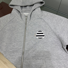 MONCLER.蒙口 FW26新品条纹刺绣徽章拉链连帽棉质卫衣外套开衫,正面胸前饰新季元素条纹刺绣徽章点缀焕新品牌标识, MONCLER.蒙口 FW26新品条纹刺绣徽章拉链连帽棉质卫衣外套开衫,正面胸前饰新季元素条纹刺绣徽章点缀焕新品牌标识,