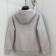 MONCLER.蒙口 FW26新品条纹刺绣徽章拉链连帽棉质卫衣外套开衫,正面胸前饰新季元素条纹刺绣徽章点缀焕新品牌标识, MONCLER.蒙口 FW26新品条纹刺绣徽章拉链连帽棉质卫衣外套开衫,正面胸前饰新季元素条纹刺绣徽章点缀焕新品牌标识,