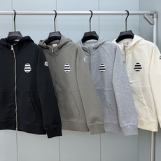MONCLER.蒙口 FW26新品条纹刺绣徽章拉链连帽棉质卫衣外套开衫,正面胸前饰新季元素条纹刺绣徽章点缀焕新品牌标识, MONCLER.蒙口 FW26新品条纹刺绣徽章拉链连帽棉质卫衣外套开衫,正面胸前饰新季元素条纹刺绣徽章点缀焕新品牌标识,
